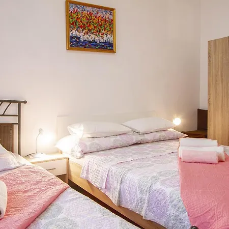 Justic Πανσιόν 3*