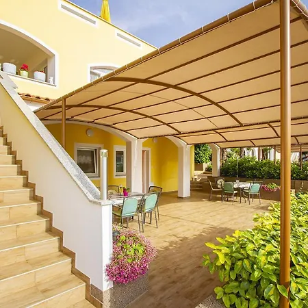 Justic Πανσιόν